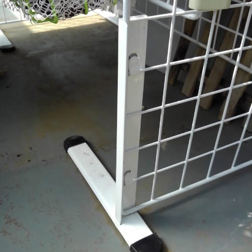 ワイヤーネットの足パーツ